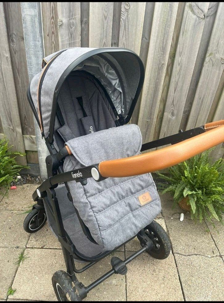 Lionelo kinderwagen met voetenzak en regenkap, Kinderen en Baby's, Kinderwagens en Combinaties, Ophalen of Verzenden