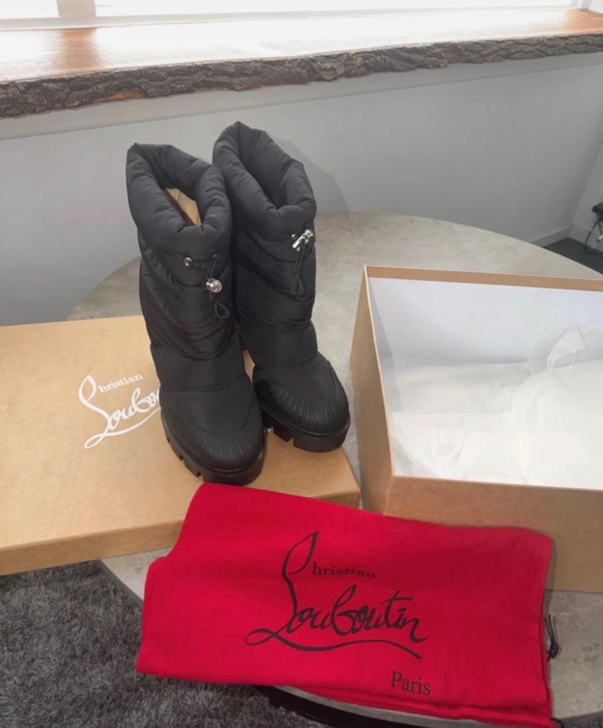 Louboutin Puffer Boots maat 38,5, Kleding | Dames, Schoenen, Zwart, Lage of Enkellaarzen, Nieuw, Ophalen of Verzenden