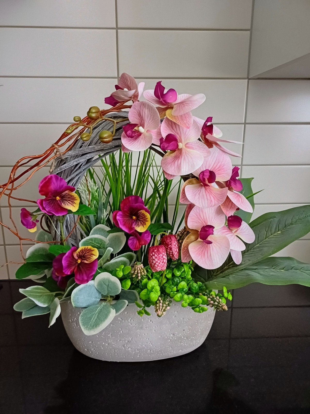 Bloemstuk met roze orchideeën, viooltjes en groen, Binnen, Roze, Onderhoudsvrij, Nieuw