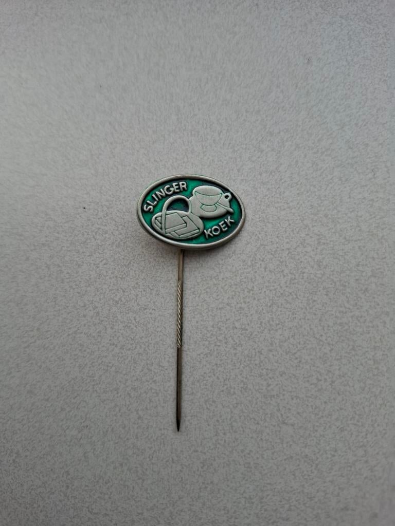 Vintage speldje pin prikker steekspeld Slinger Koek, Ophalen of Verzenden