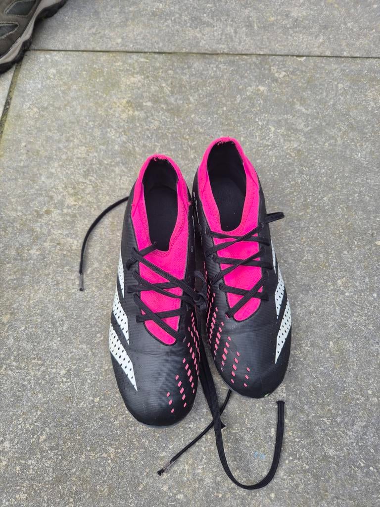 Zwarte en roze adidas voetbalschoenen, 36,5 maat, Sport en Fitness, Voetbal, Ophalen