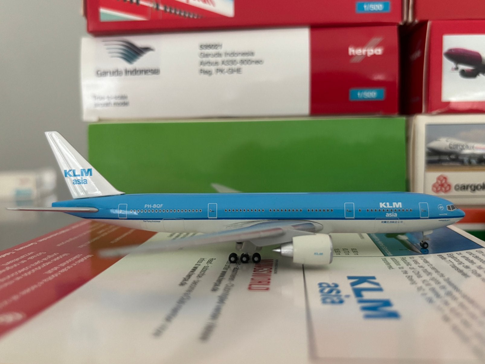 Herpa Wings KLM Asia Boeing 777-200ER 1/500, Ophalen of Verzenden, Zo goed als nieuw, Schaalmodel