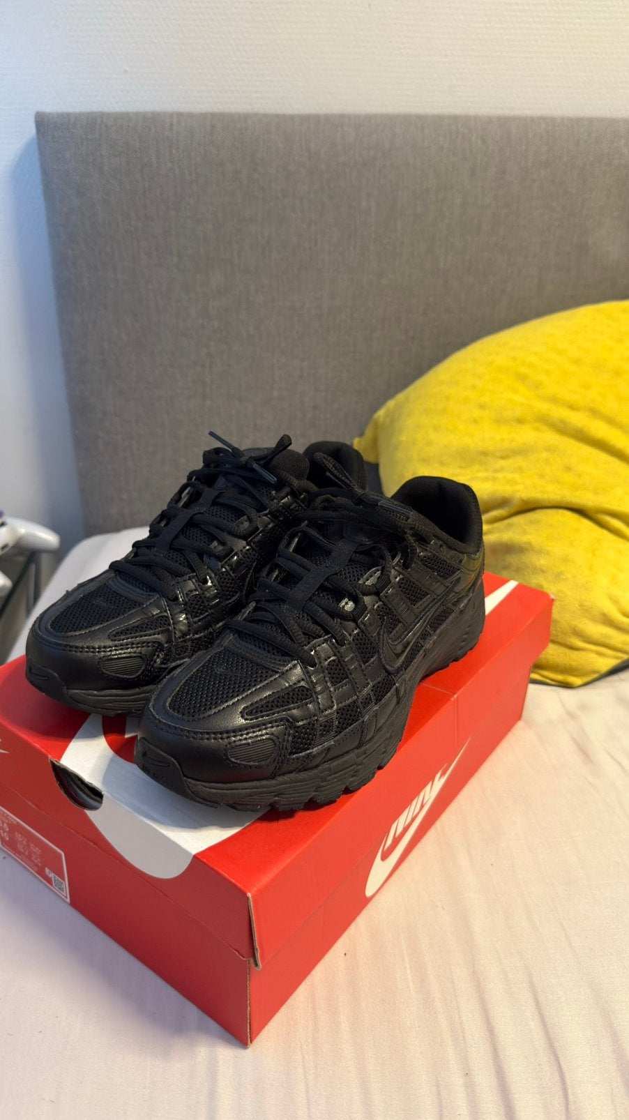 nike p-6000 zwart maat 42, Kleding | Heren, Ophalen of Verzenden, Zo goed als nieuw, Zwart