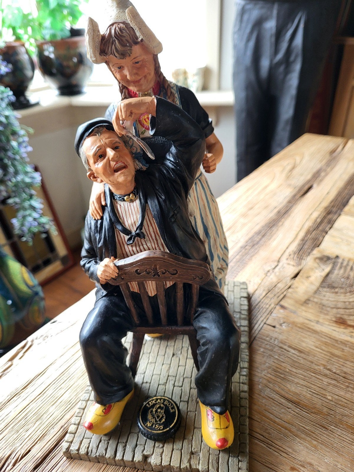 Beeld Volendam haring eten - Origineel souvenir Holland, Ophalen of Verzenden, Gebruikt, Mens
