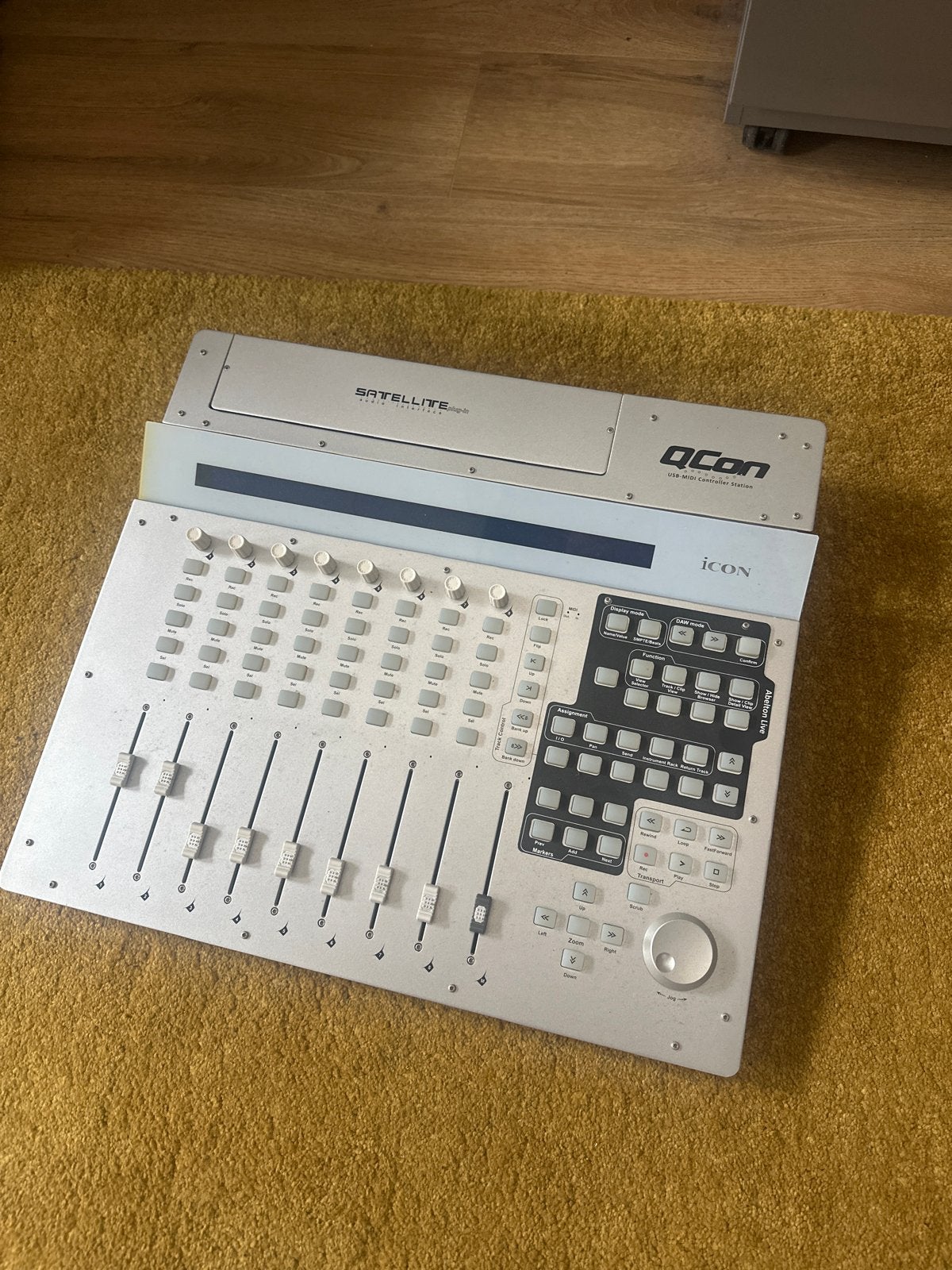 Icon QCon Pro DAW Controller, Ophalen, Zo goed als nieuw, 5 tot 10 kanalen, Microfooningang