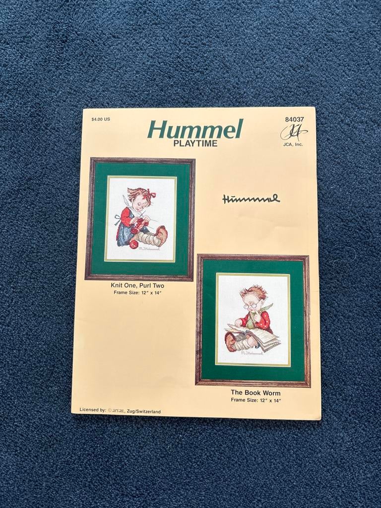 Hummel Borduurpatronen: Knit One, Purl Two & The Book Worm, Ophalen of Verzenden, Zo goed als nieuw, Handborduren, Patroon
