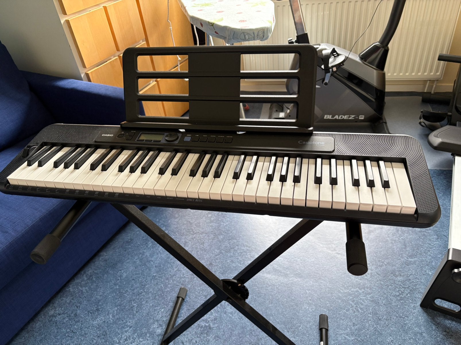 Casio Keyboard piano met standaard, Ophalen, Casio, 61 toetsen, Zo goed als nieuw