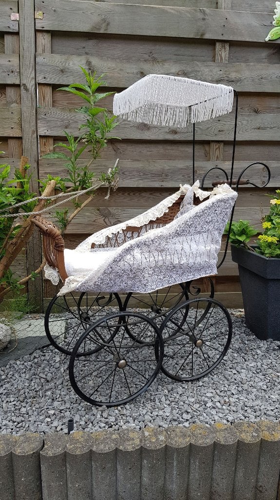Brocante antieke kinderwagen, Brussels kant en zonnedak. S0, Tweedehands verkoop, Tweedehands verkoop, Gebruikt, Ophalen of Verzenden