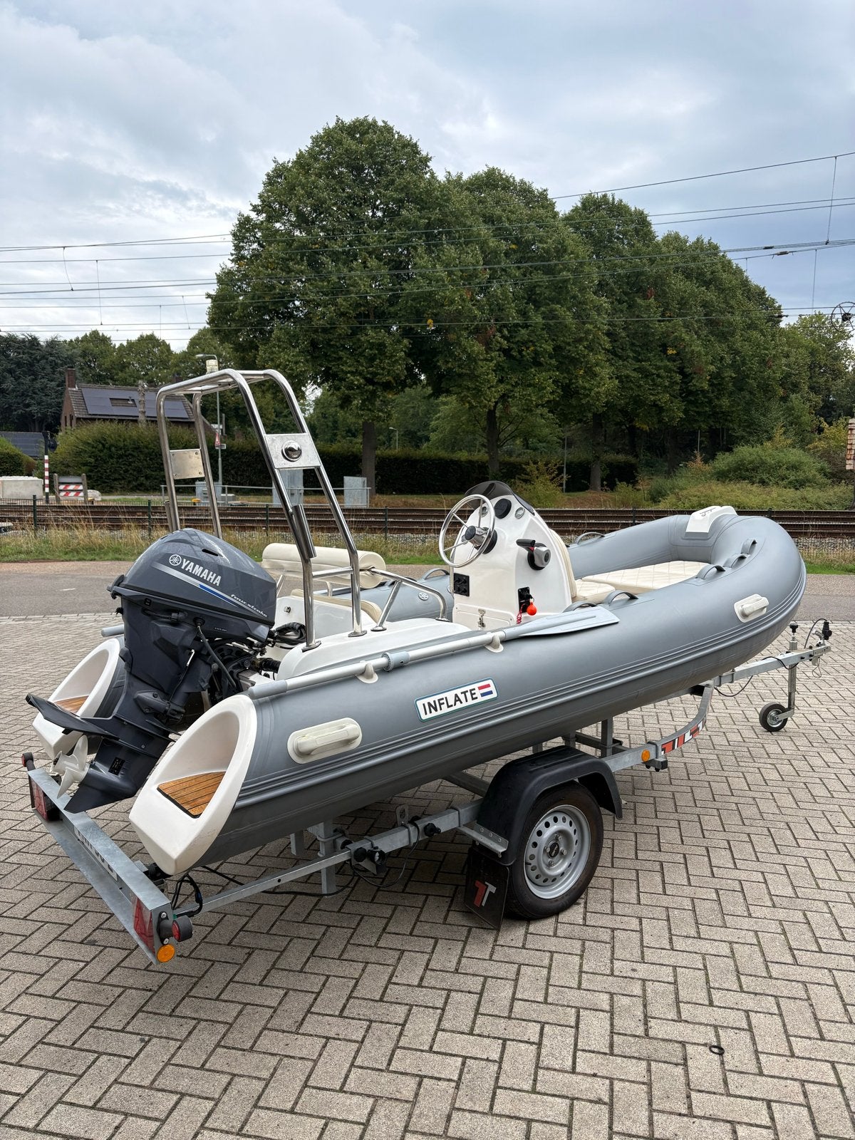 Inflate RIB met Yamaha buitenboordmotor en trailer