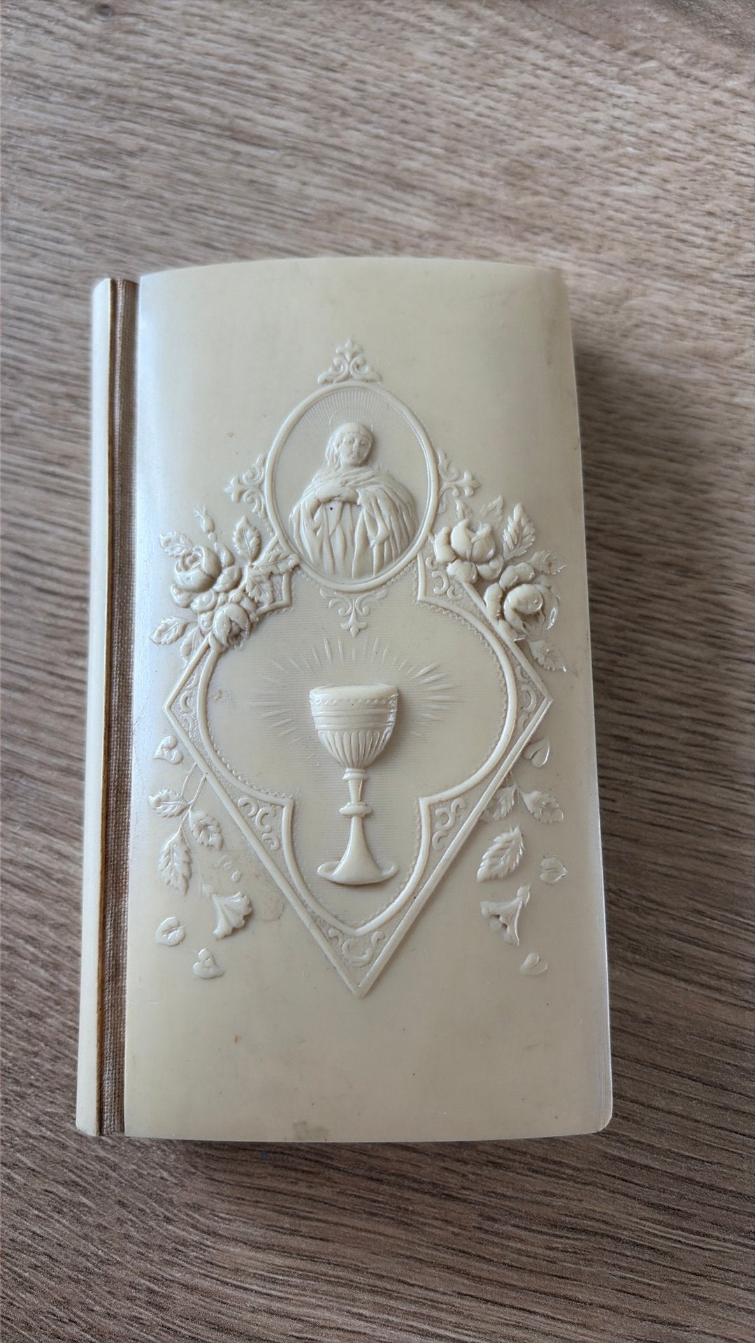 Antiek gebedenboekje met reliëf en goud op snee, Antiek en Kunst, Ophalen of Verzenden