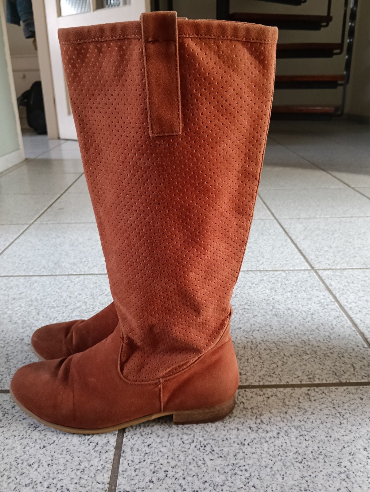 Bruine suède laarzen met perforaties, Hoge laarzen, Bruin, Ophalen of Verzenden, Gedragen