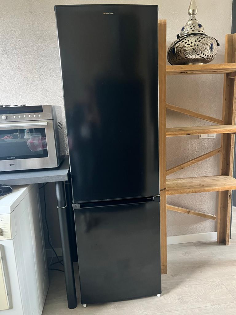 Inventum koel-vriescombinatie - Zwart, zo goed als nieuw, Witgoed en Apparatuur, Koelkasten en IJskasten, Ophalen, 200 liter of meer