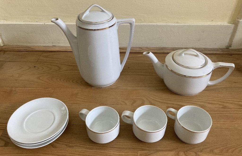 Theeservies Pot en 3 kop- en schotels Jäger porselein, Antiek en Kunst, Antiek | Porselein, Ophalen of Verzenden
