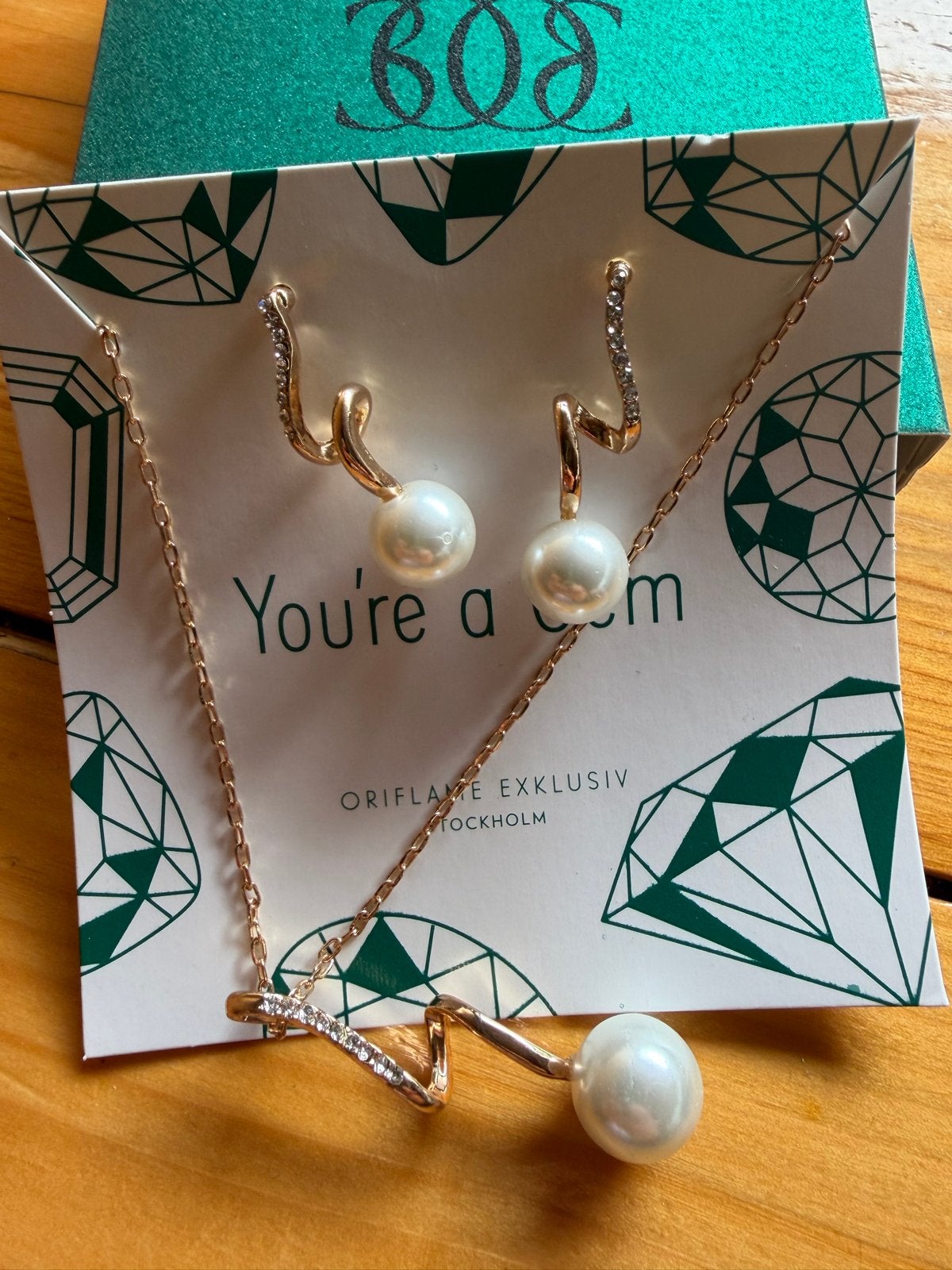 Oriflame Exklusiv Sieradenset: Ketting & Oorbellen met Parel, Overige materialen, Nieuw, Ophalen of Verzenden, Goud