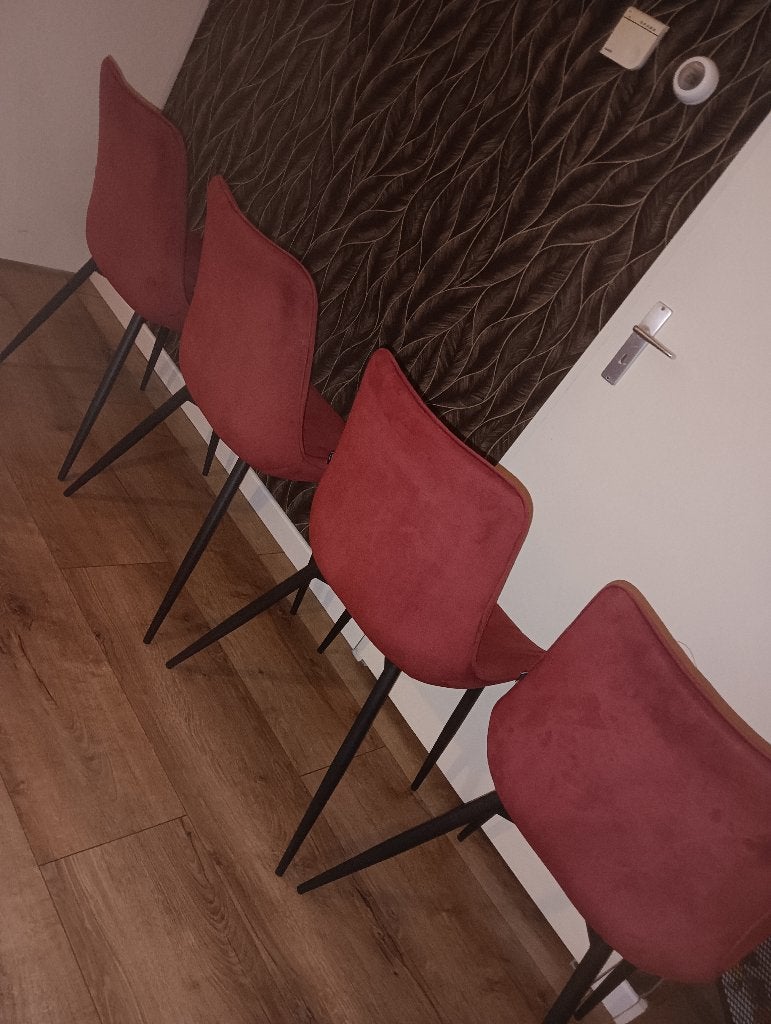 Eetkamerstoelen 4 stuks Bordeaux velvet. vandaag ophalen 35€, Ophalen, Zo goed als nieuw, Vier, Stof
