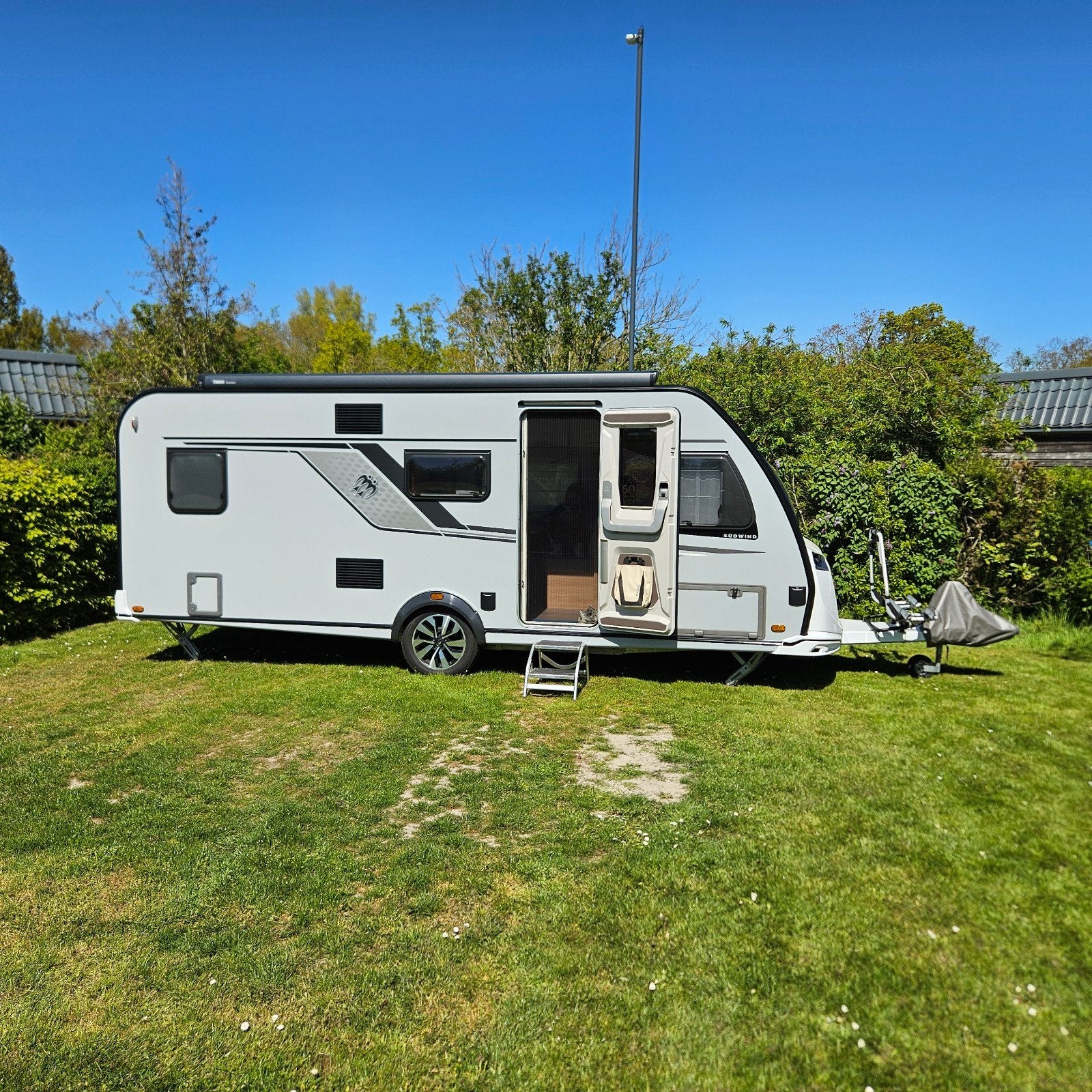 Knaus Südwind 580 QS “60 Years” | 1e eigenaar | 2023 |, Schokbreker, Dwarsbed, Treinzit, Particulier