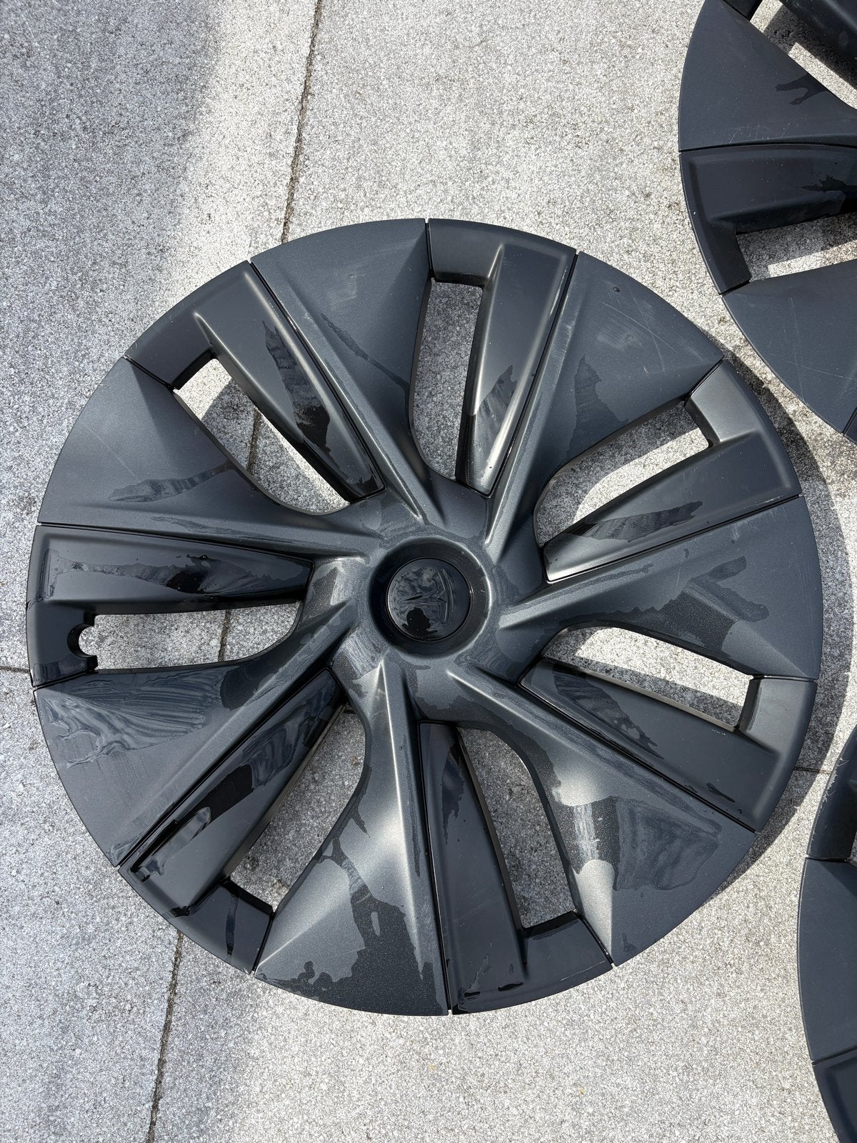 Tesla 19 inch wieldoppen (3x netjes, 1x met scheur), Auto diversen, Wieldoppen, Ophalen, Gebruikt