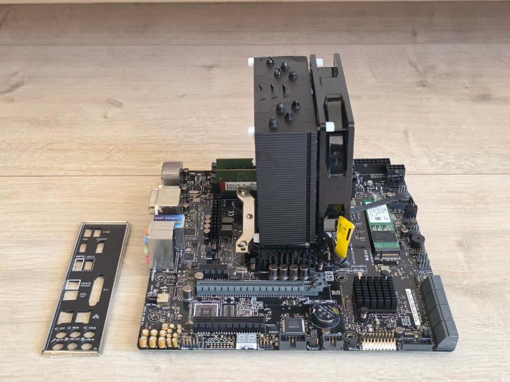 tk:ASUS P10S-M WS Moederbord / Intel i5-7500 + 8GB RAM + SSD, Computers en Software, Moederborden, Ophalen of Verzenden, Gebruikt