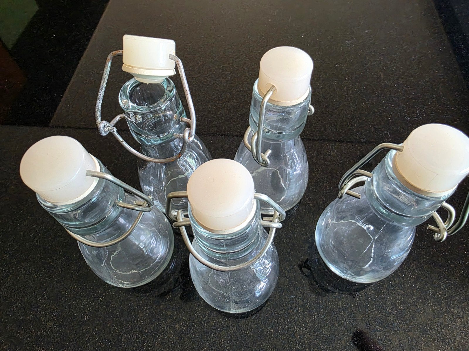 Set van 5 kleine glazen flesjes met beugelsluiting, Ophalen