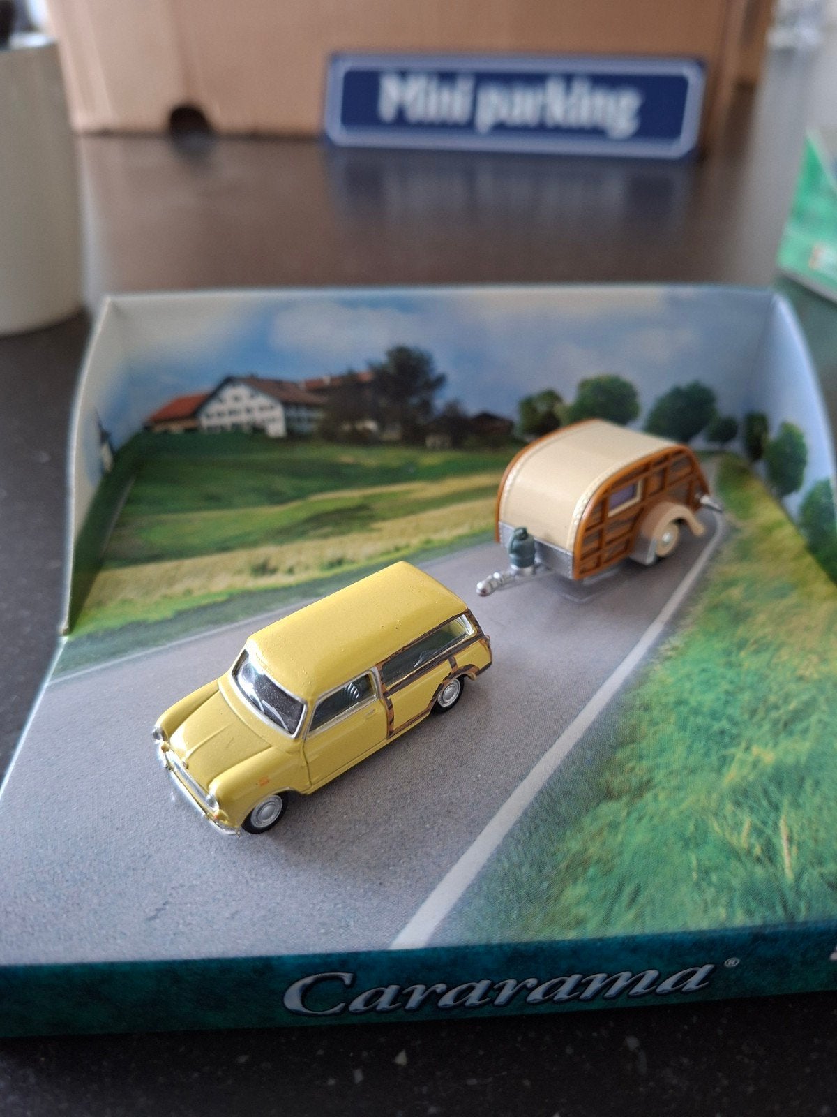 Cararama Modelauto met Caravan - Geel, Hobby en Vrije tijd, Ophalen of Verzenden
