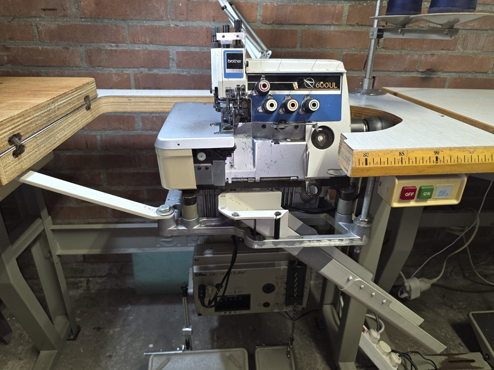 Brother Lockmachine 600UL - Industrieel, Ophalen of Verzenden