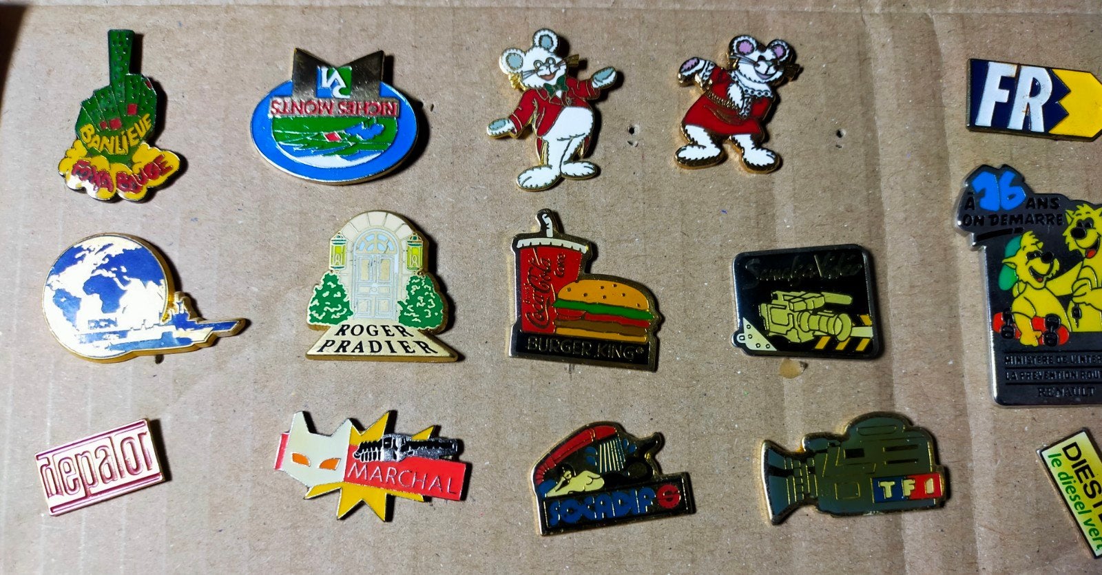 Collectie van 15 diverse vintage speldjes/pins, Ophalen of Verzenden