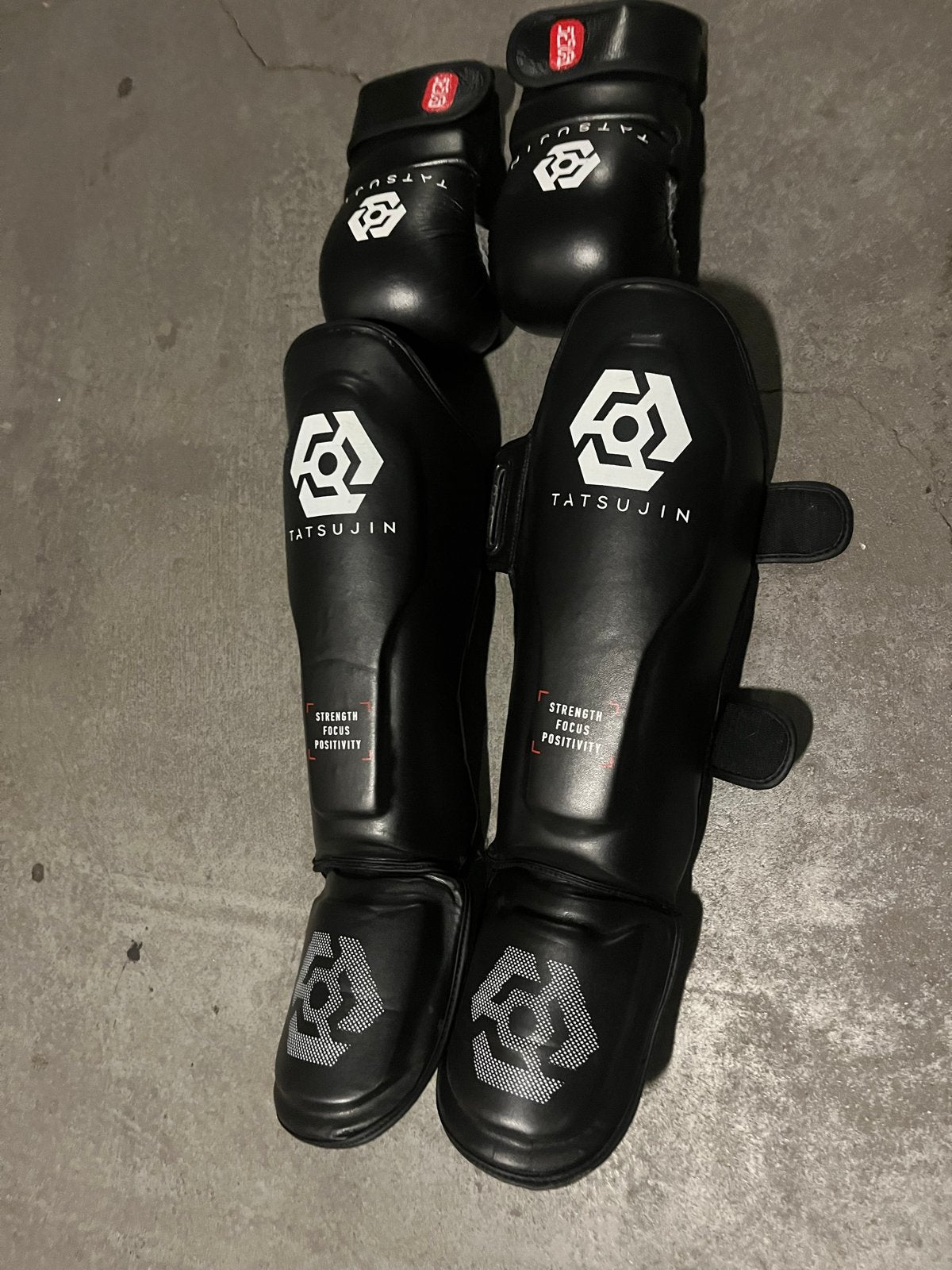 Tatsujin scheenbeschermers en handschoenen, Sport en Fitness, Vechtsporten en Zelfverdediging, Ophalen of Verzenden, Zo goed als nieuw