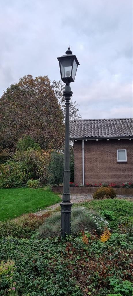 2 gietijzeren lantaarnpalen - 302 cm hoog, 18,5 cm diameter, Ophalen