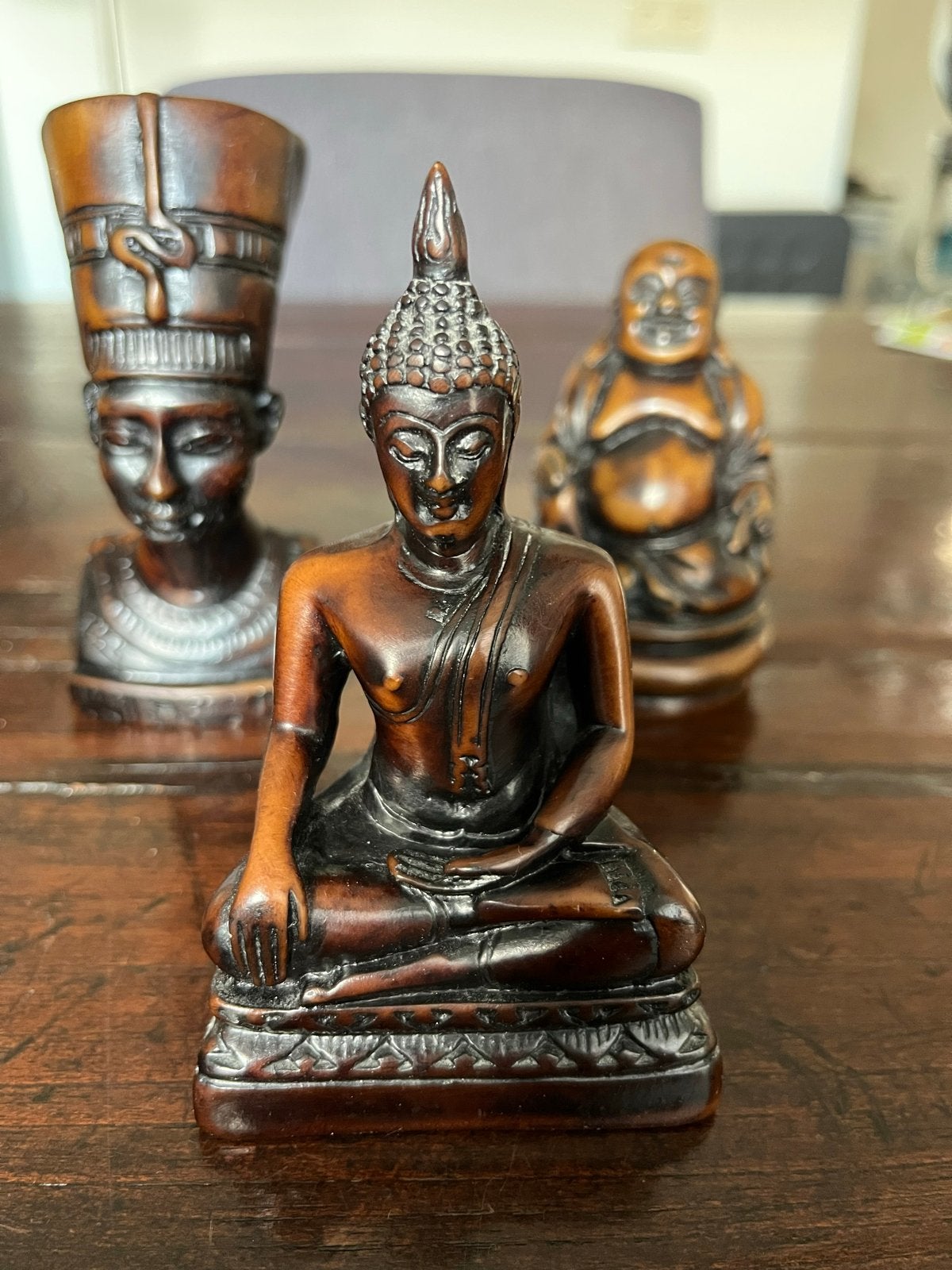 Set van 3 Boeddha en Nefertiti beeldjes, Gebruikt, Ophalen of Verzenden, Composieten, Bruin