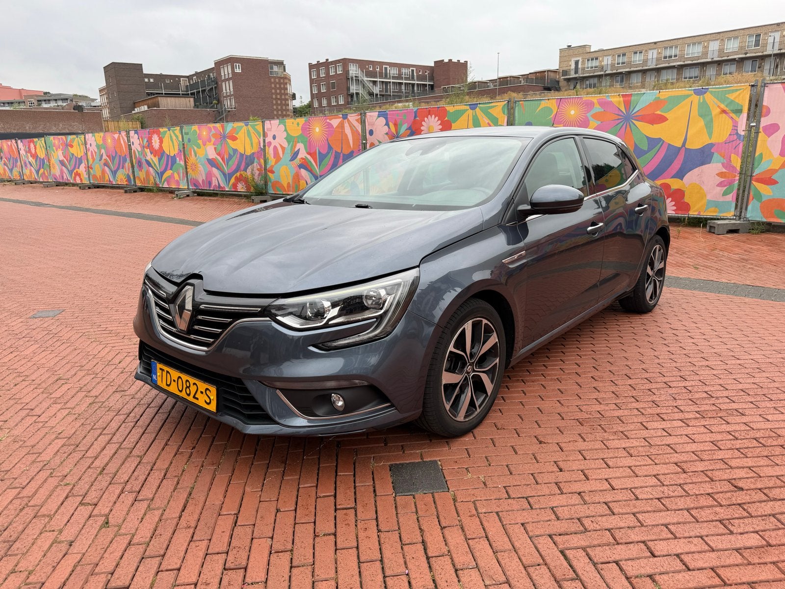 Renault Mégane 1.5 DCI 81KW EDC 2018 Grijs, Auto's, Zwart, 4 cilinders, Origineel Nederlands, Particulier