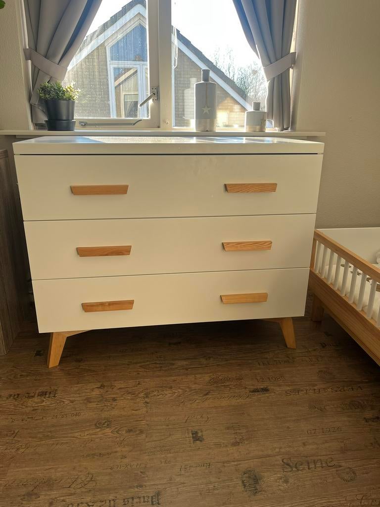 TWF Mika commode / kledingkast, Kinderen en Baby's, Kinderkamer | Commodes en Kasten, Ophalen, 50 tot 70 cm, Voetruimte, 90 tot 105 cm
