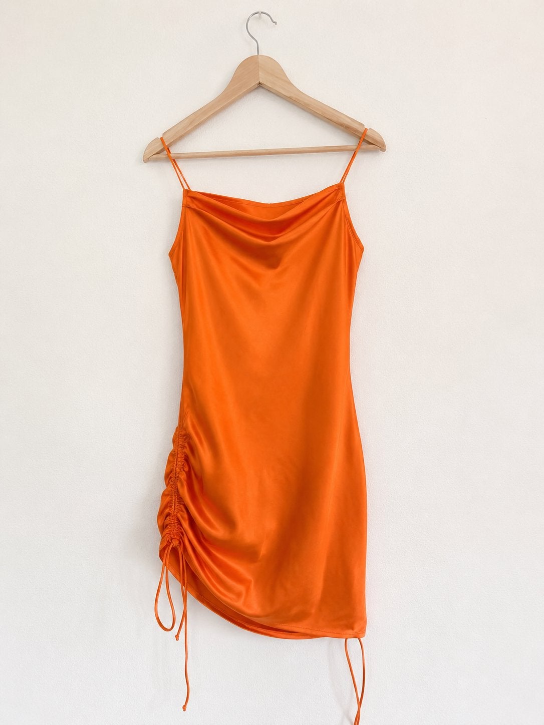 Zara Oranje Satijnen Jurk met Ruches - Maat L, Maat 42/44 (L), Oranje, Ophalen of Verzenden, Zo goed als nieuw