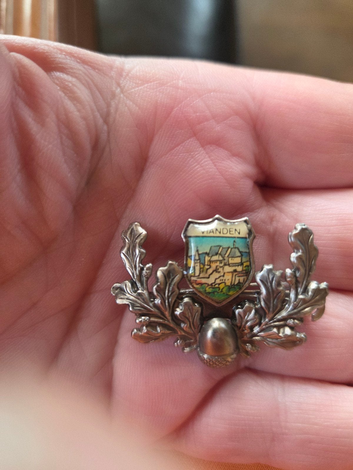 Vintage Broche Vianden Eikenblad Zilverkleurig, Overige materialen, 4 tot 7 cm, Gebruikt, Ophalen of Verzenden
