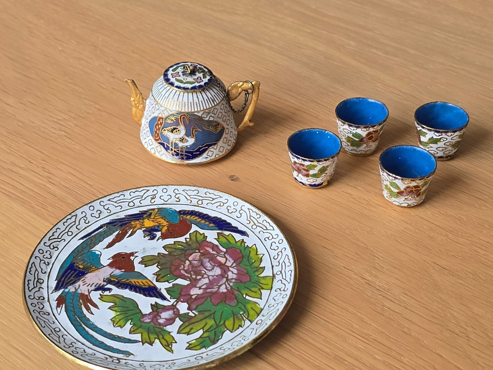 Miniatuur cloisonné emaille theeservies: kobaltblauwe vogel, Antiek en Kunst, Ophalen of Verzenden, Koper