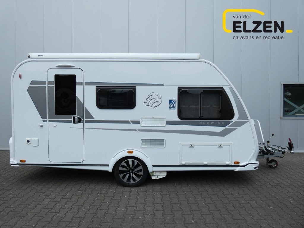 Knaus Sudwind 60 Years 420 QD Mover, luifel, fietsendr., Caravans en Kamperen, Caravans, Bedrijf, Treinzit, Tot en met 3, 4 tot 5 meter