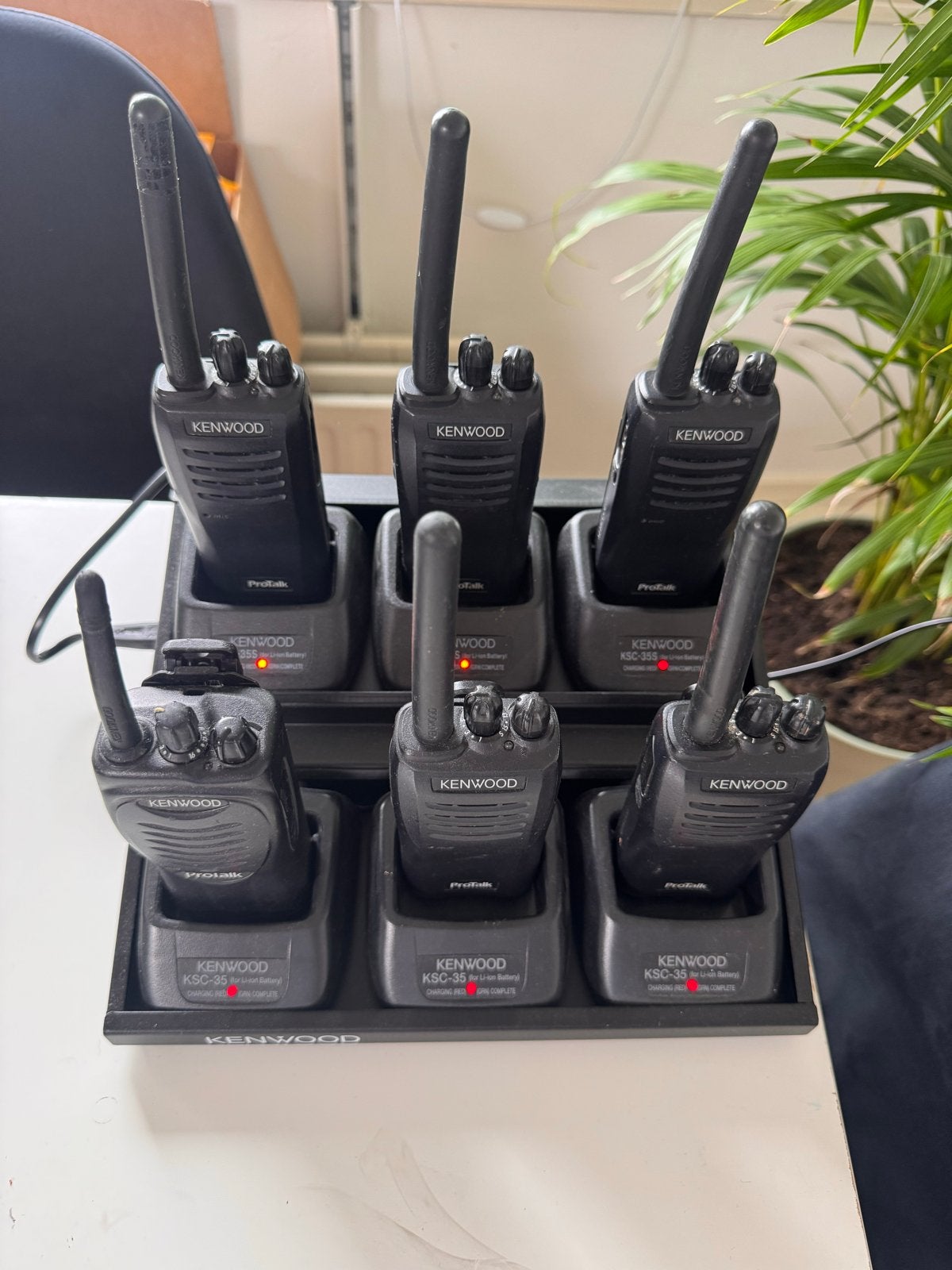 Kenwood ProTalk Portofoons met Multi-oplader (6 stuks), Gebruikt, Ophalen of Verzenden, Portofoon of Walkie-talkie, Met broekklem