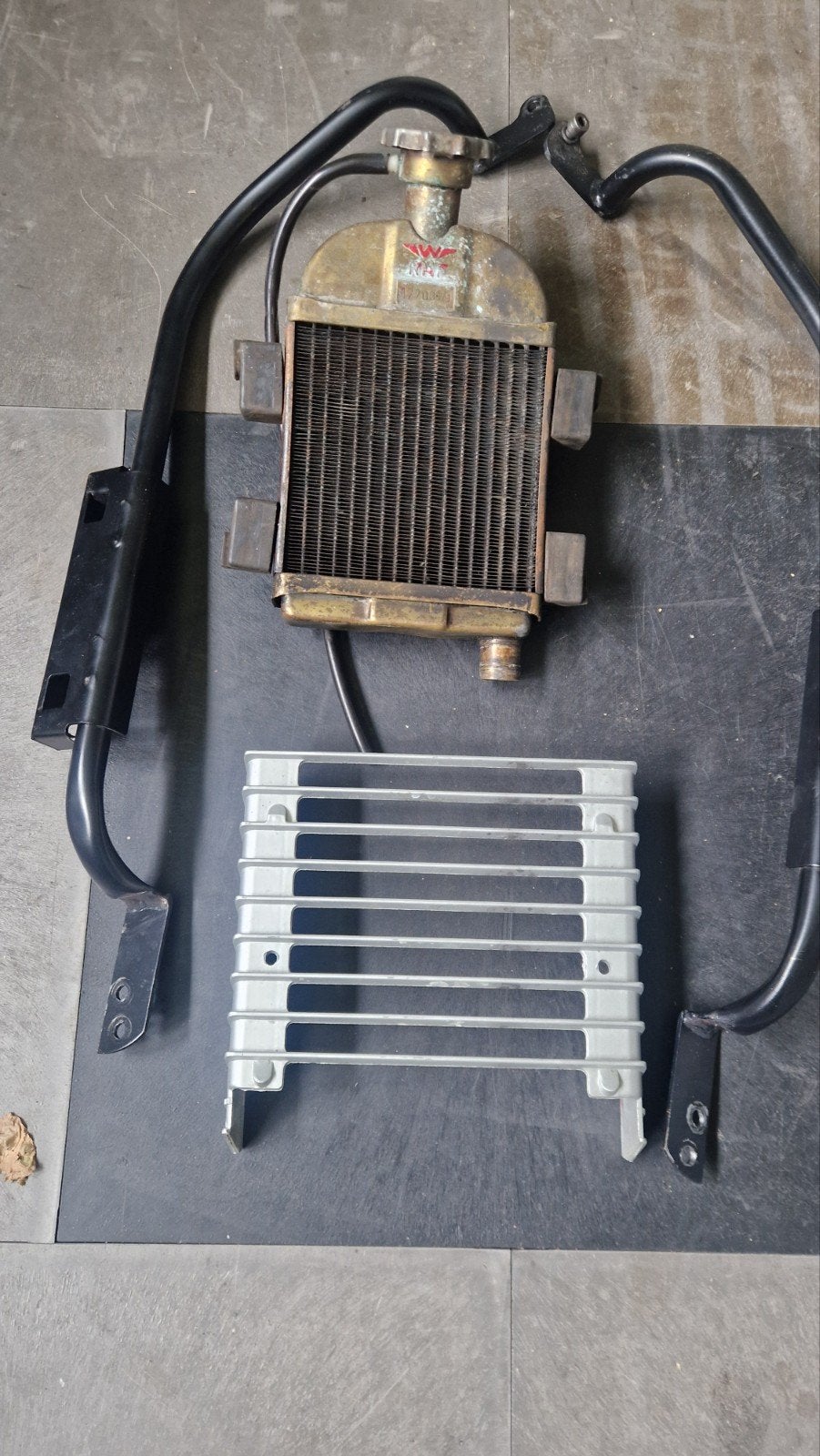 Waterkoeling onderdelen oa radiator en radiatorbeugels, Ophalen, Cilinder