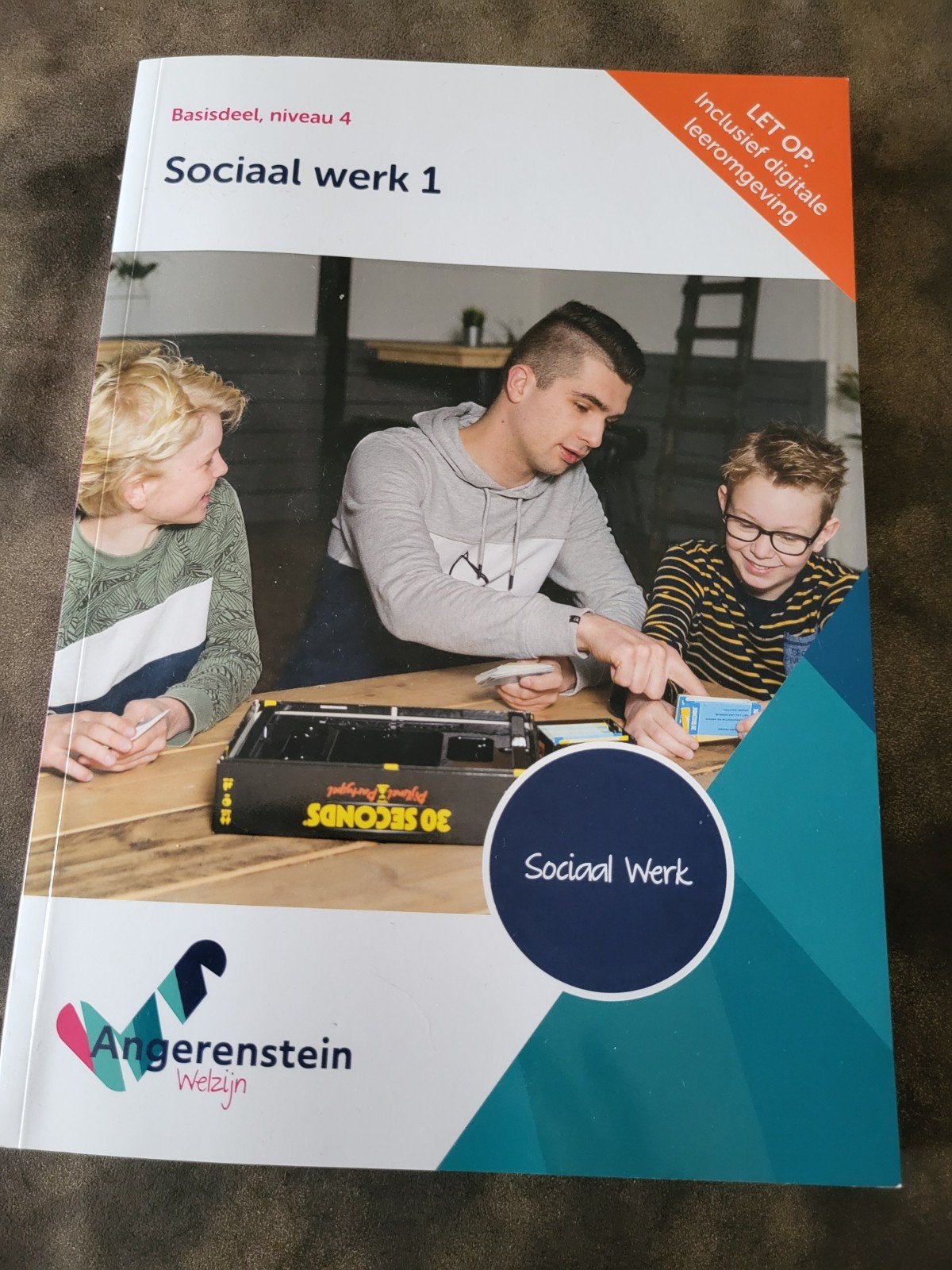 Schoolboek Sociaal werk 1 en 2 [LET OP: inclusief digitale l, Ophalen, Zo goed als nieuw, Overige niveaus, Nederlands