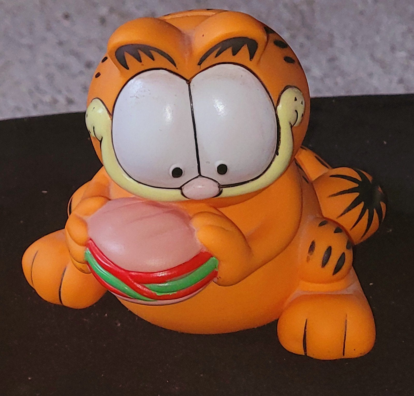 Mooie kunststof spaarpot Garfield met hamburger, Verzenden, Garfield, Zo goed als nieuw, Overige typen