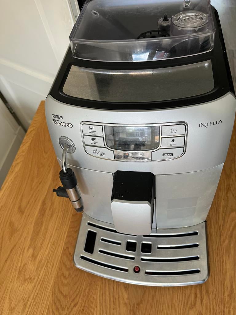 Philips Saeco Intelia koffiezetapparaat, Witgoed en Apparatuur, Koffiezetapparaten, Stoompijpje, Gebruikt, Koffiemachine, Koffiebonen