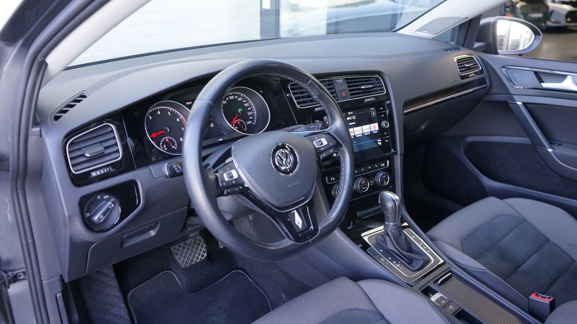Volkswagen Golf 7.5 1.5 TSI R-Line ACC|ALCANTARA|CLIMA|DYNAU, 4 cilinders, 150 pk, Alcantara, Bedrijf