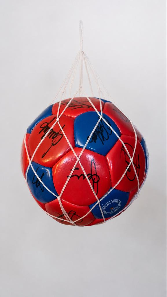 FC Barcelona bal met handtekeningen, incl. Laudrup, Maat XL, Ophalen of Verzenden, Nieuw, Bal