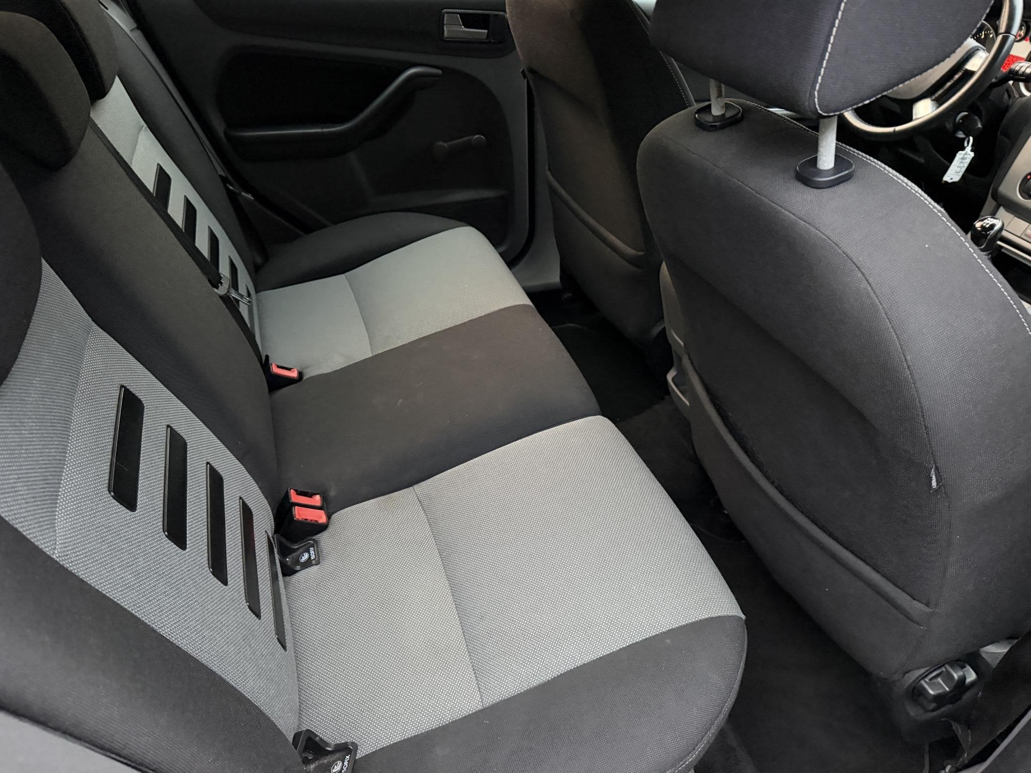 Foto 17 van Ford Focus Wagon 1.6 Comfort | Airco | Cruise Control | LMV