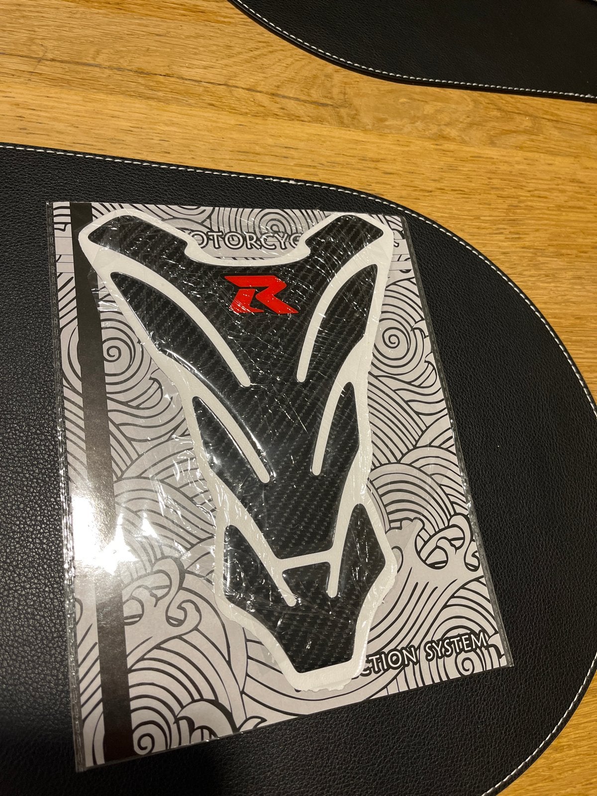 Motorfiets Tankpad Carbon Look Suzuki R Logo, Ophalen of Verzenden