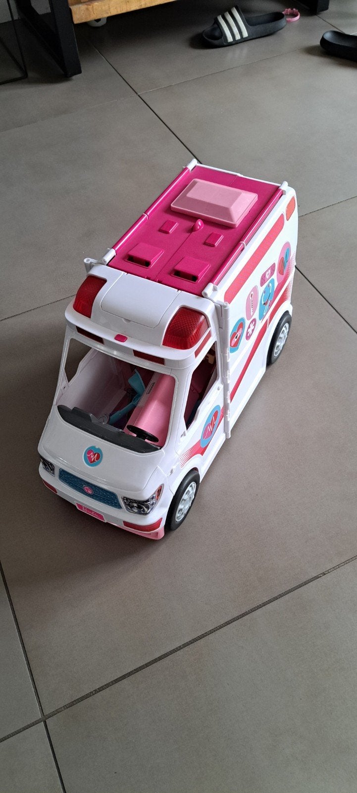 Barbie Grote Ambulance Speelset met Accessoires, Ophalen of Verzenden, Zo goed als nieuw