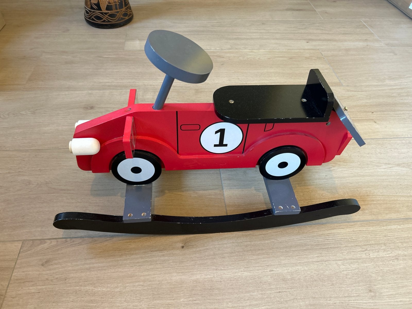 Houten schommelauto rood met nummer 1, Ophalen of Verzenden, Zo goed als nieuw, Auto
