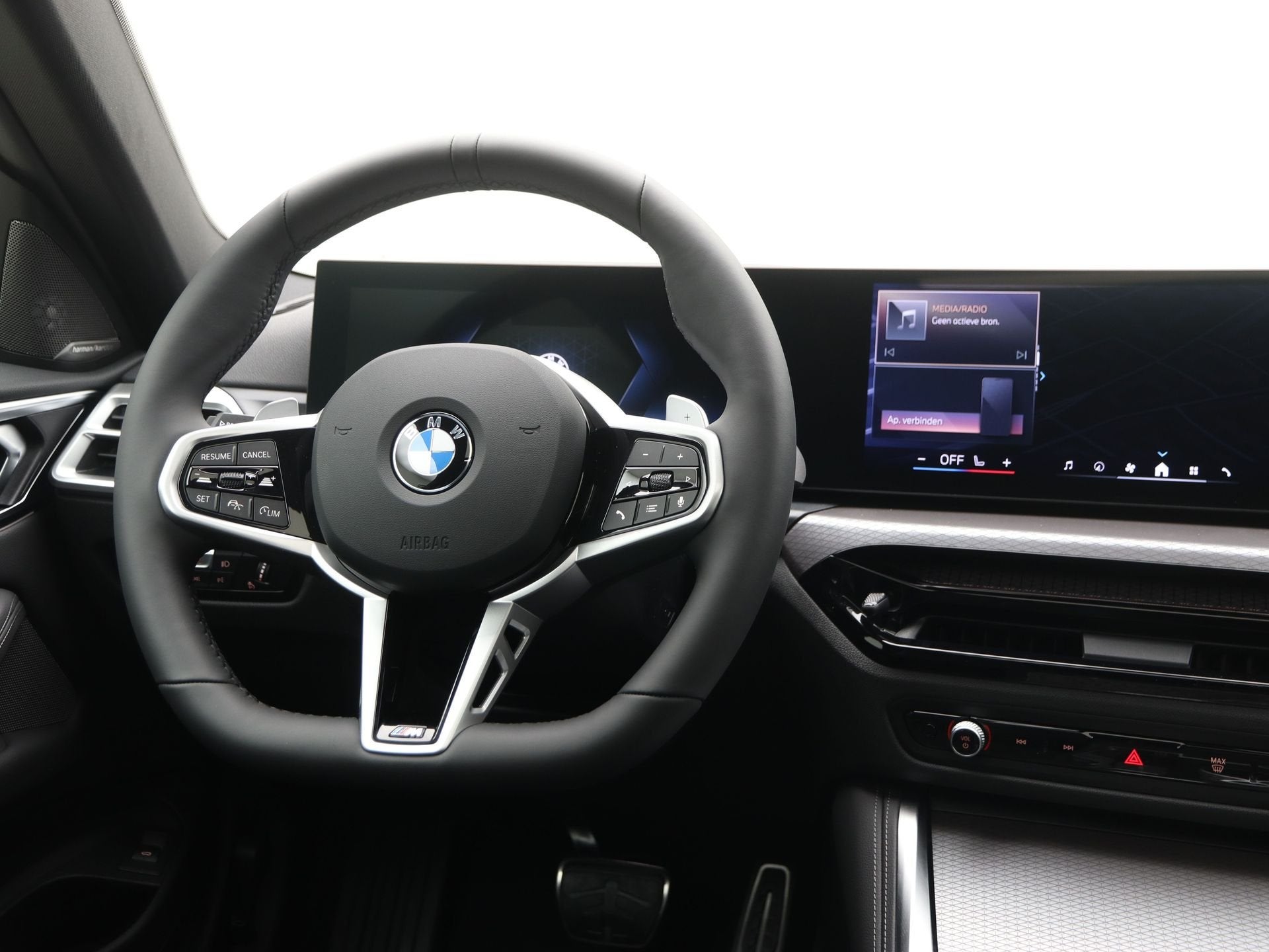 BMW 4 Serie Coupé 420i M Sport Pro (bj 2026, automaat), 1998 cc, Achterwielaandrijving, Zwart, 4 stoelen