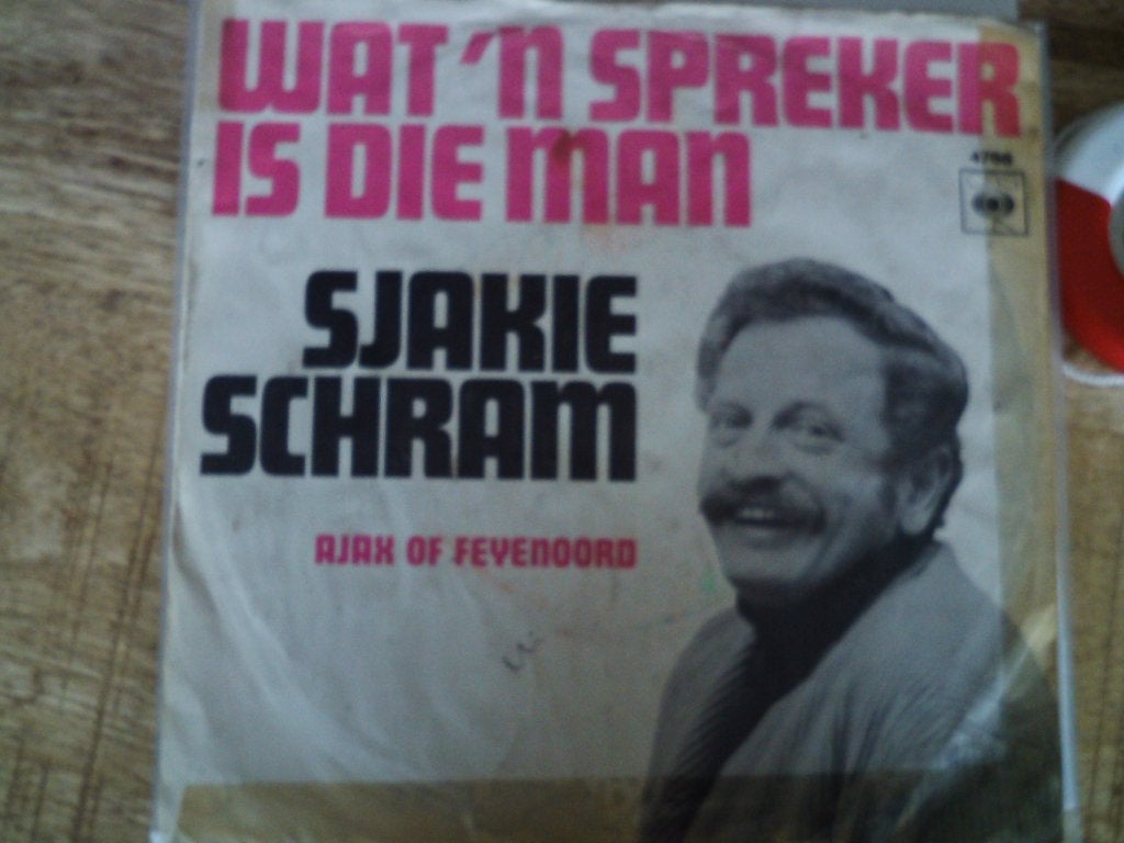 Sjakie Schram - Wat 'n Spreker Is Die Man (Single) 15a, 7 inch, Ophalen of Verzenden, Zo goed als nieuw, Fotohoes