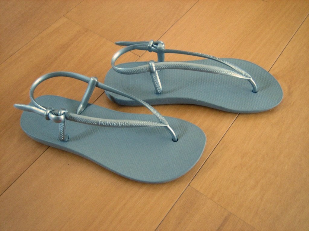 Zilvergrijze kunststof sandaaltjes HAVAIANAS 37-38 snazzeys, Verzenden, Nieuw, Sandalen of Muiltjes, Grijs