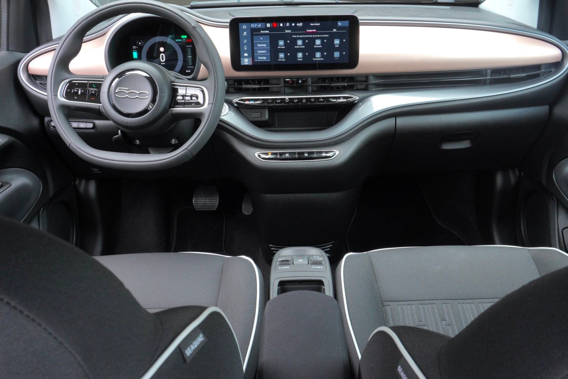 Fiat 500 Urban 42 kWh Camera|Apple Carplay|Cruise control, Dealer onderhouden, 4 stoelen, 1265 kg, Geïmporteerd